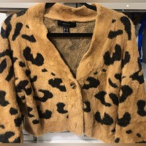 Forever 21 Soft Leopard Beige Cardigan. 
Size XL